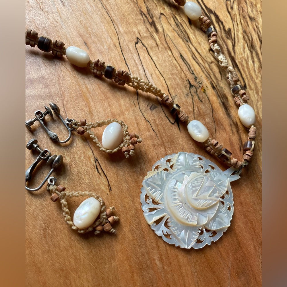 VTG Mother of pearl shell boho macrame necklace and earrings set